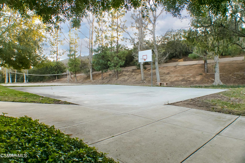 675 Oak Run Trail, Unit 206 Oak Park, CA 91377 - Photo 44 of 47