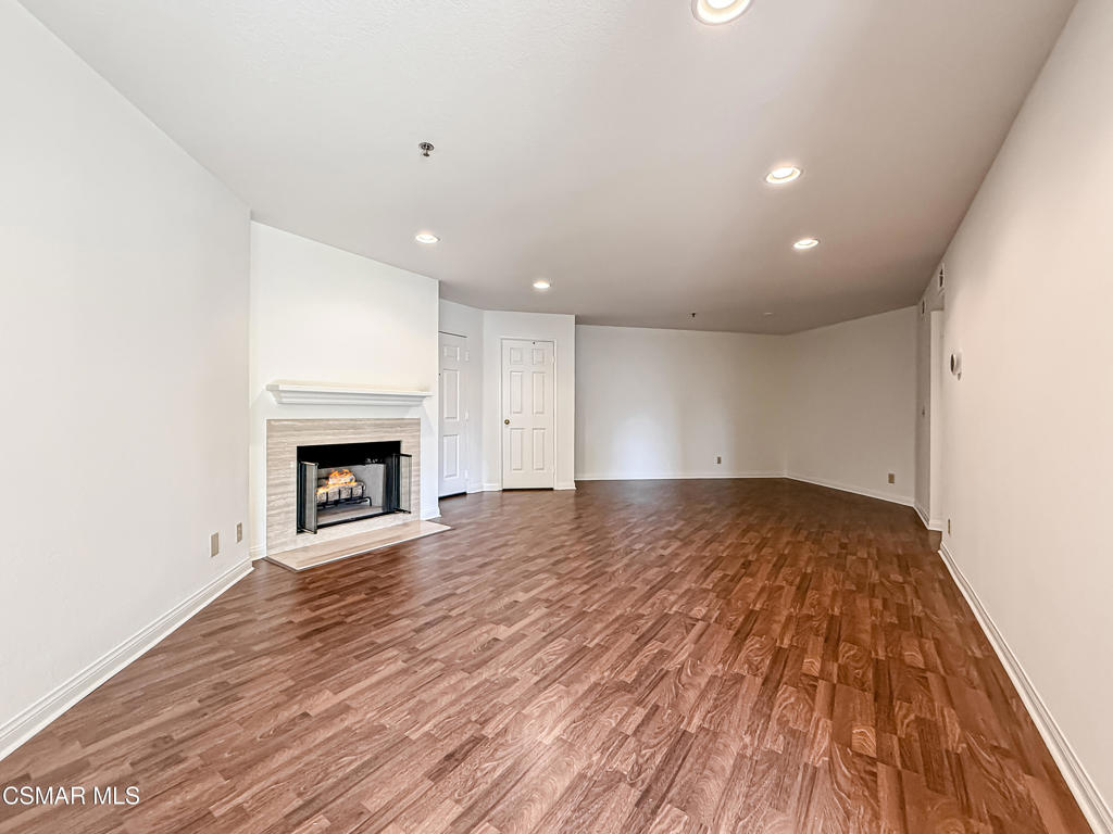 675 Oak Run Trail, Unit 206 Oak Park, CA 91377 - Photo 6 of 47