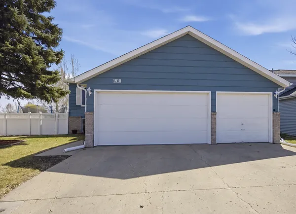 $339,900 | 1918 55th Avenue South, Fargo, ND 58104