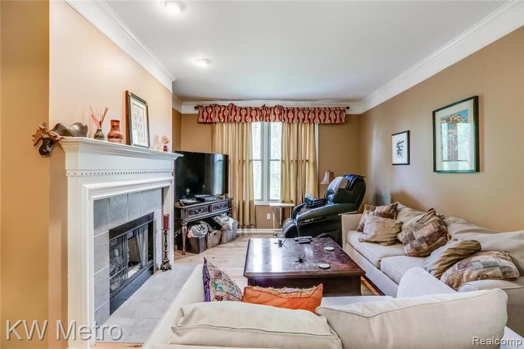 4060 Holly Lane Rochester, MI 48306 - Photo 11 of 48