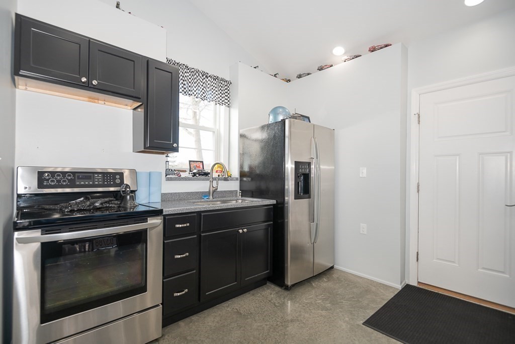 64 Edgewood Road Shrewsbury, MA 01545 - Photo 8 of 42 Gallery Image 8