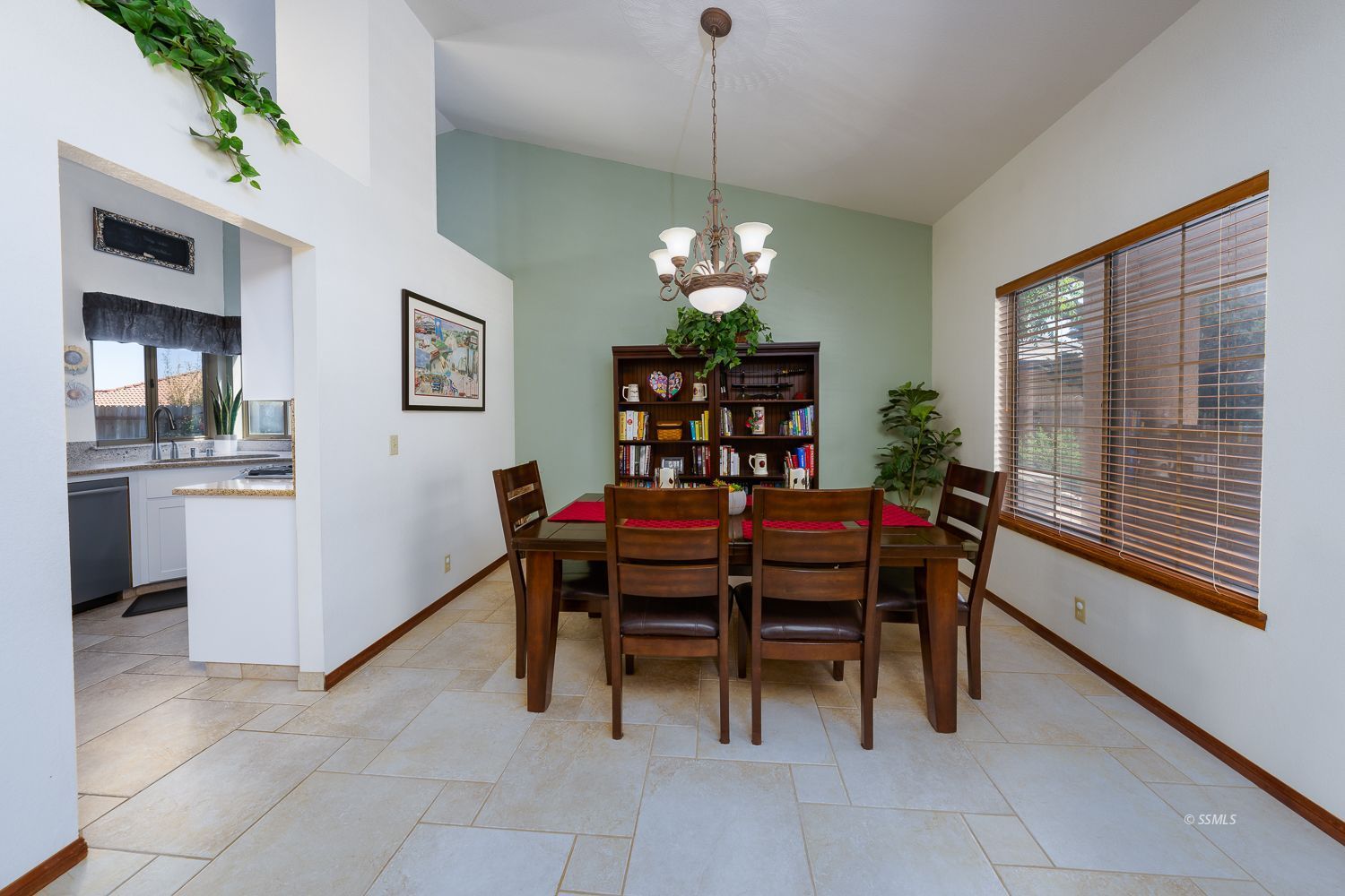 304 West Cielo Avenue Ridgecrest, CA 93555 - Photo 4 of 36 Gallery Image 4