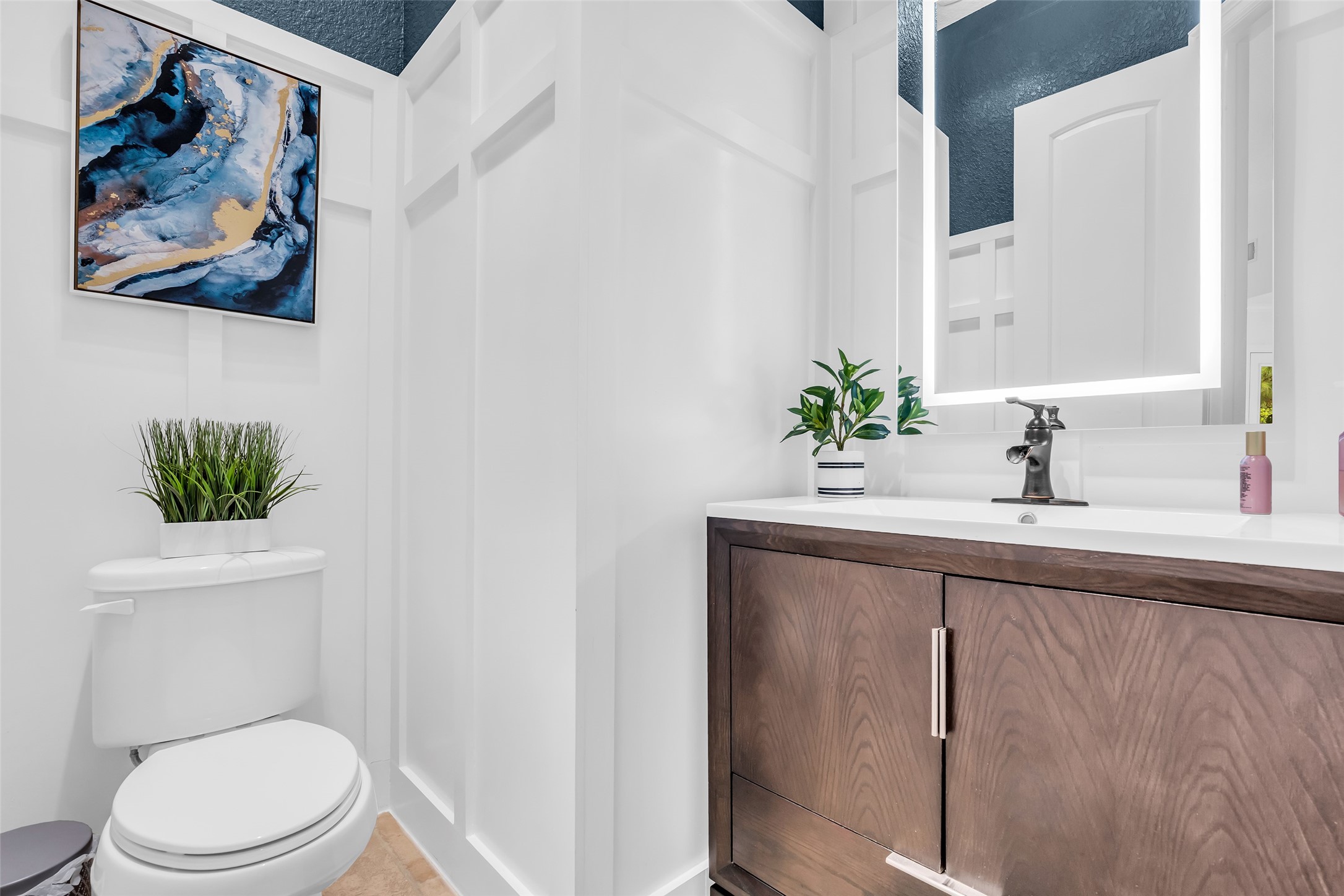 143 West Valera Ridge Place Spring, TX 77389 - Photo 21 of 50 a bathroom with a sink a toilet and a mirror