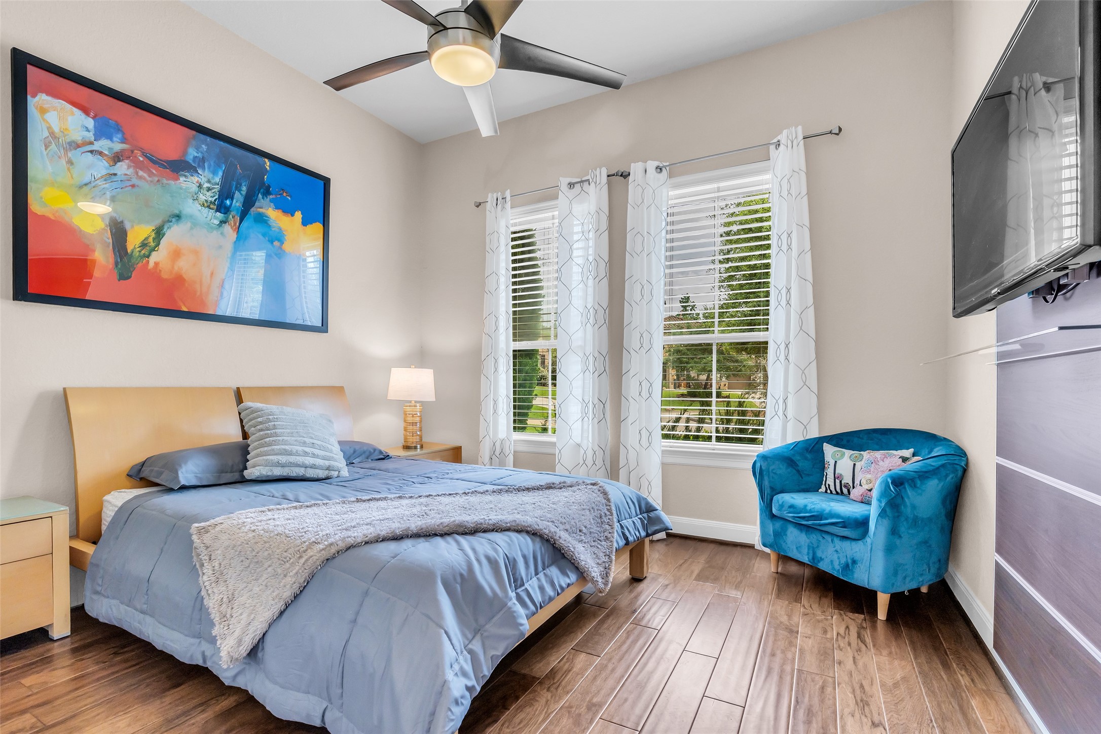 143 West Valera Ridge Place Spring, TX 77389 - Photo 32 of 50 Guest bedroom downstairs.