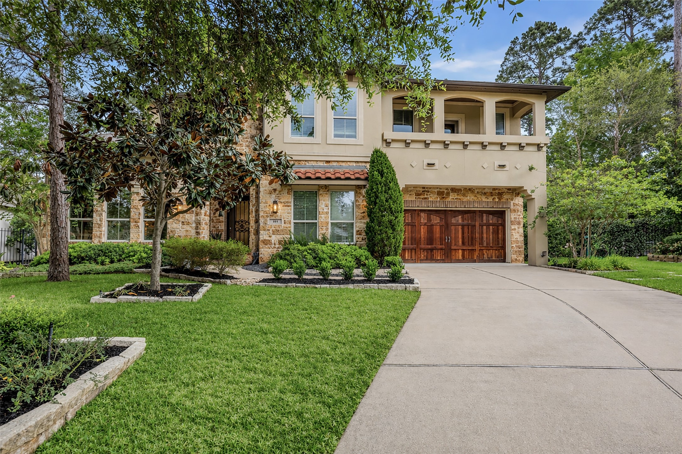 143 West Valera Ridge Place Spring, TX 77389 - Photo 4 of 50 a front view of a house with garden