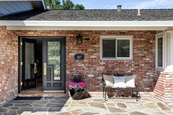 $3,998,000 | 807 University Avenue, Los Altos, CA 94024