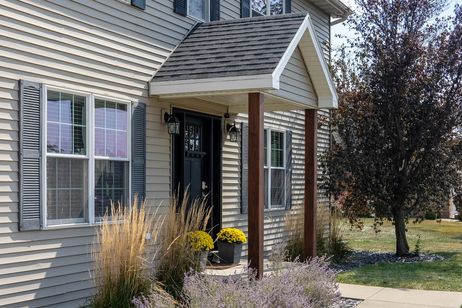 3421 Marquette Road Peru, IL 61354 - Photo 10 of 41 front view of a house