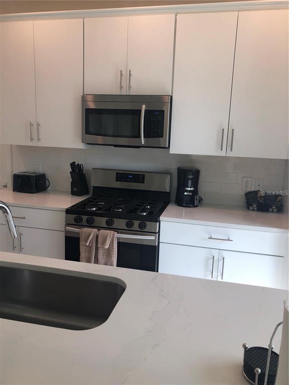 820 Driving Range Court Reunion, FL 34747 - Photo 12 of 45 a kitchen with a stove and a microwave