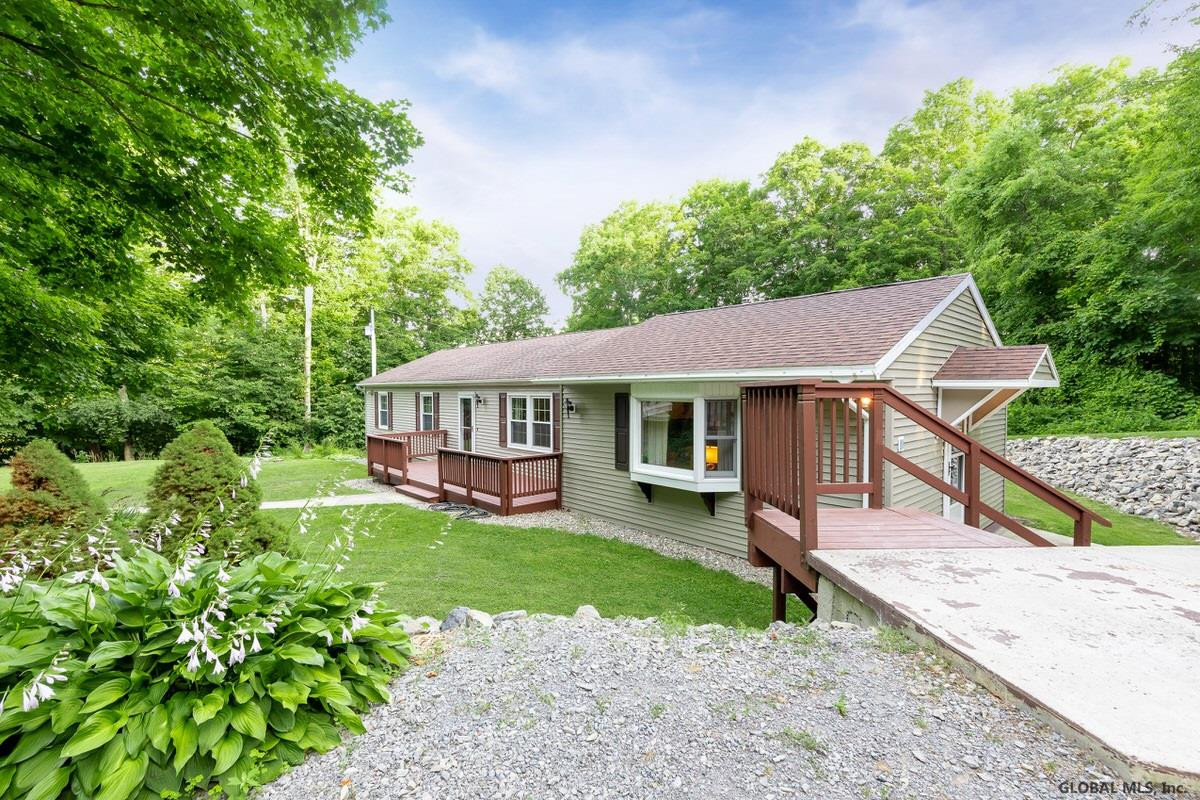 81 Tracey Road Coeymans, NY 12143 - Photo 3 of 53 Photo 3