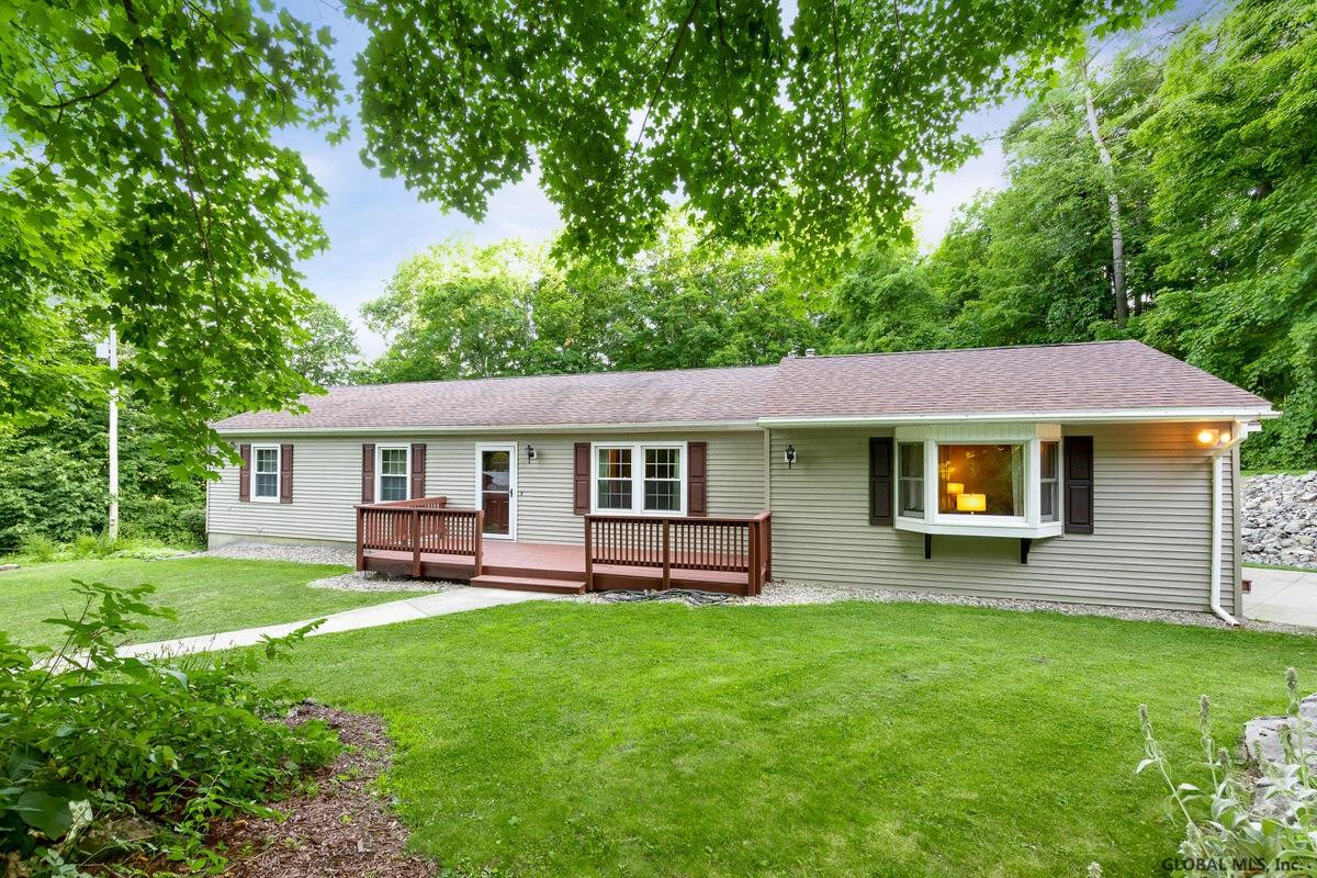 81 Tracey Road Coeymans, NY 12143 - Photo 4 of 53 Photo 4