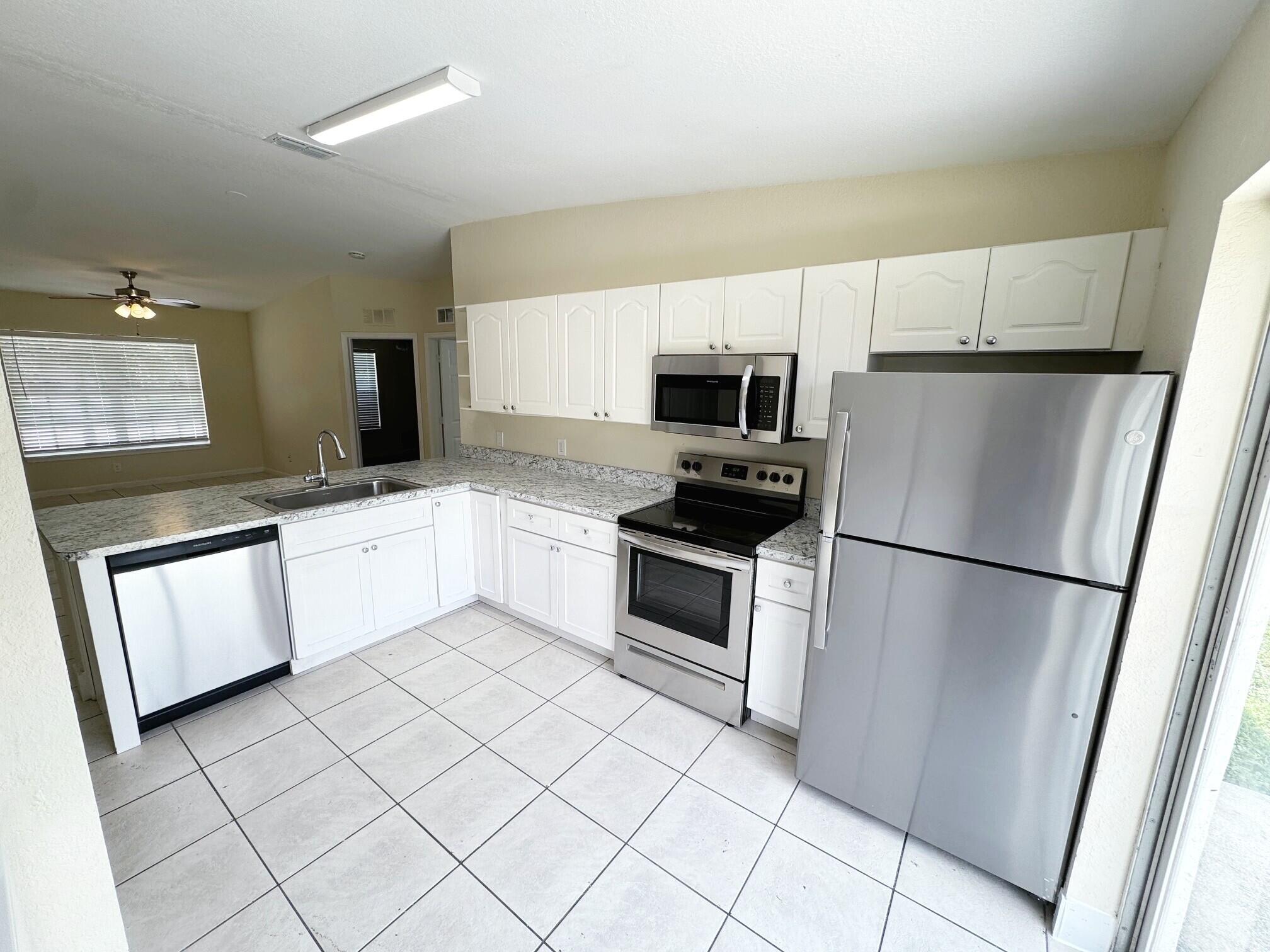 6682 4th Street Jupiter, FL 33458 - Photo 12 of 13 Kitchen
