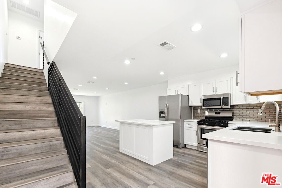 17610 Sherman Way, Unit 3 Van Nuys, CA 91406 - Photo 6 of 19