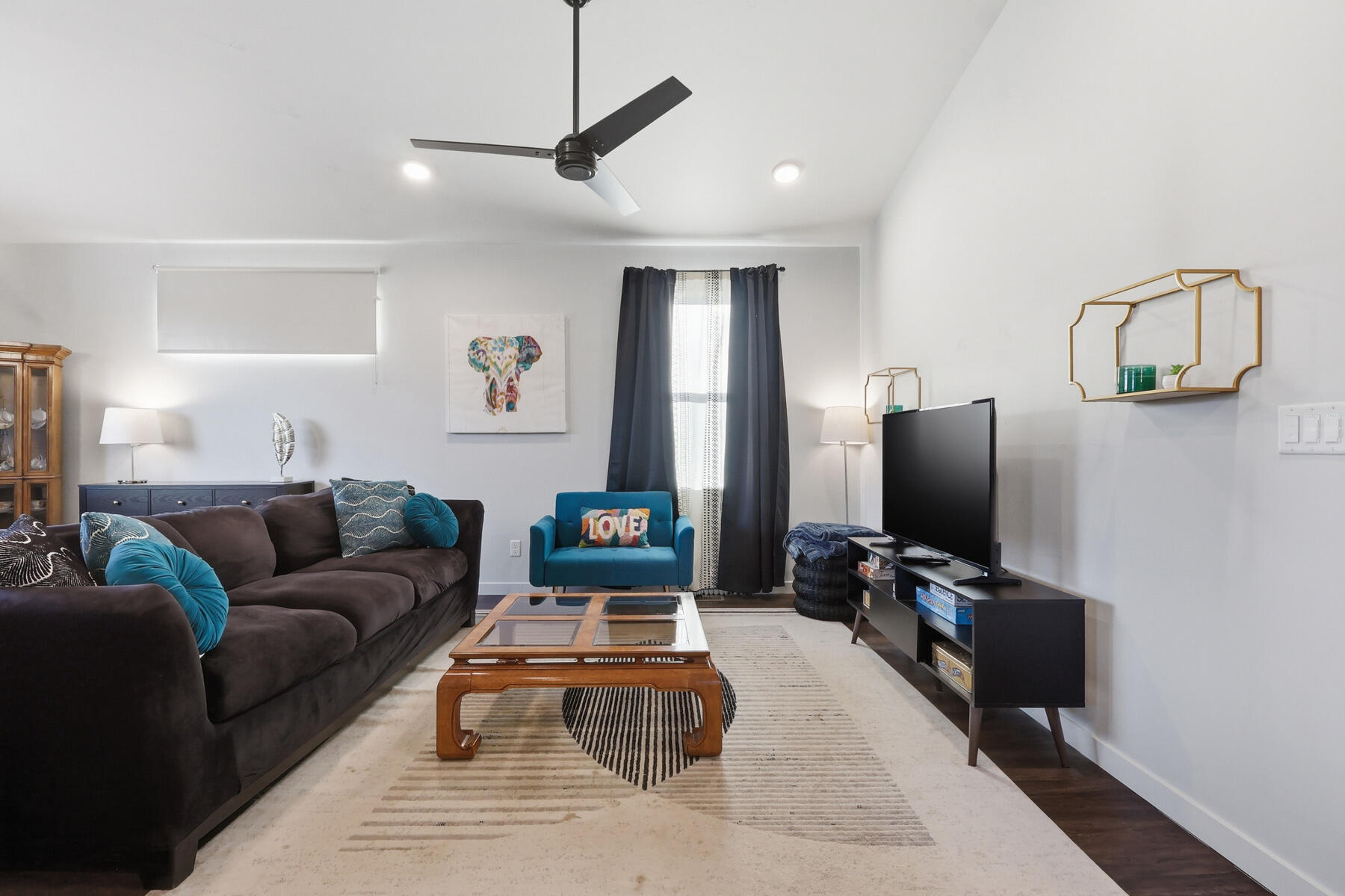 16455 Bassett Road La Pine, OR 97739 - Photo 6 of 44 a living room with furniture and a flat screen tv