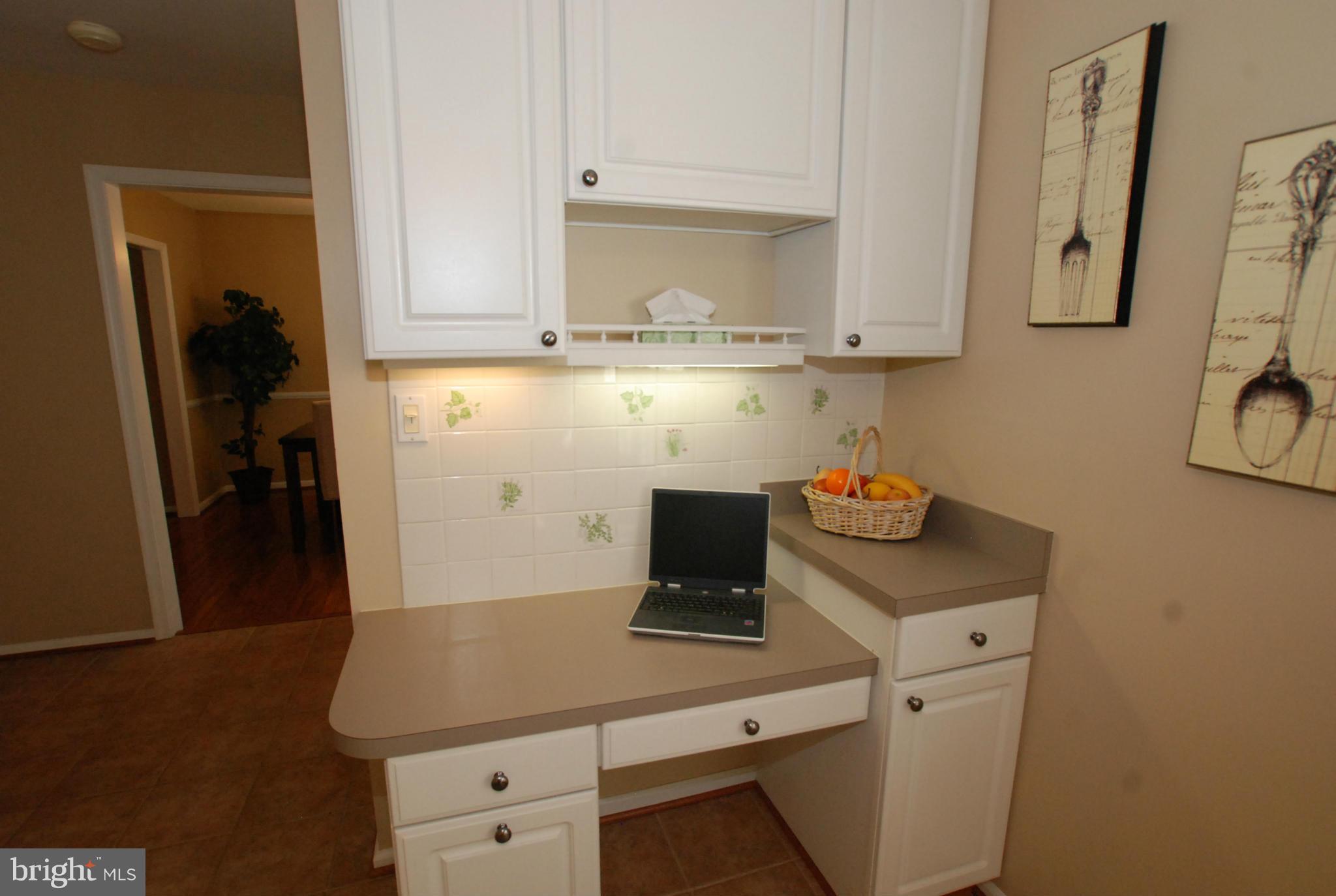 6042 Haverhill Court Springfield, VA 22152 - Photo 11 of 24 Kitchen