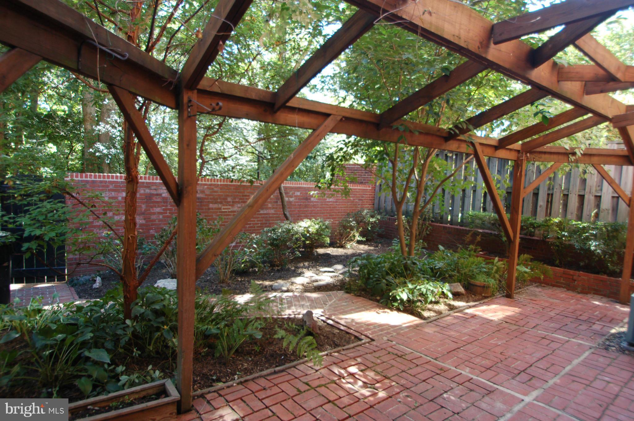 6042 Haverhill Court Springfield, VA 22152 - Photo 23 of 24 Patio/Yard