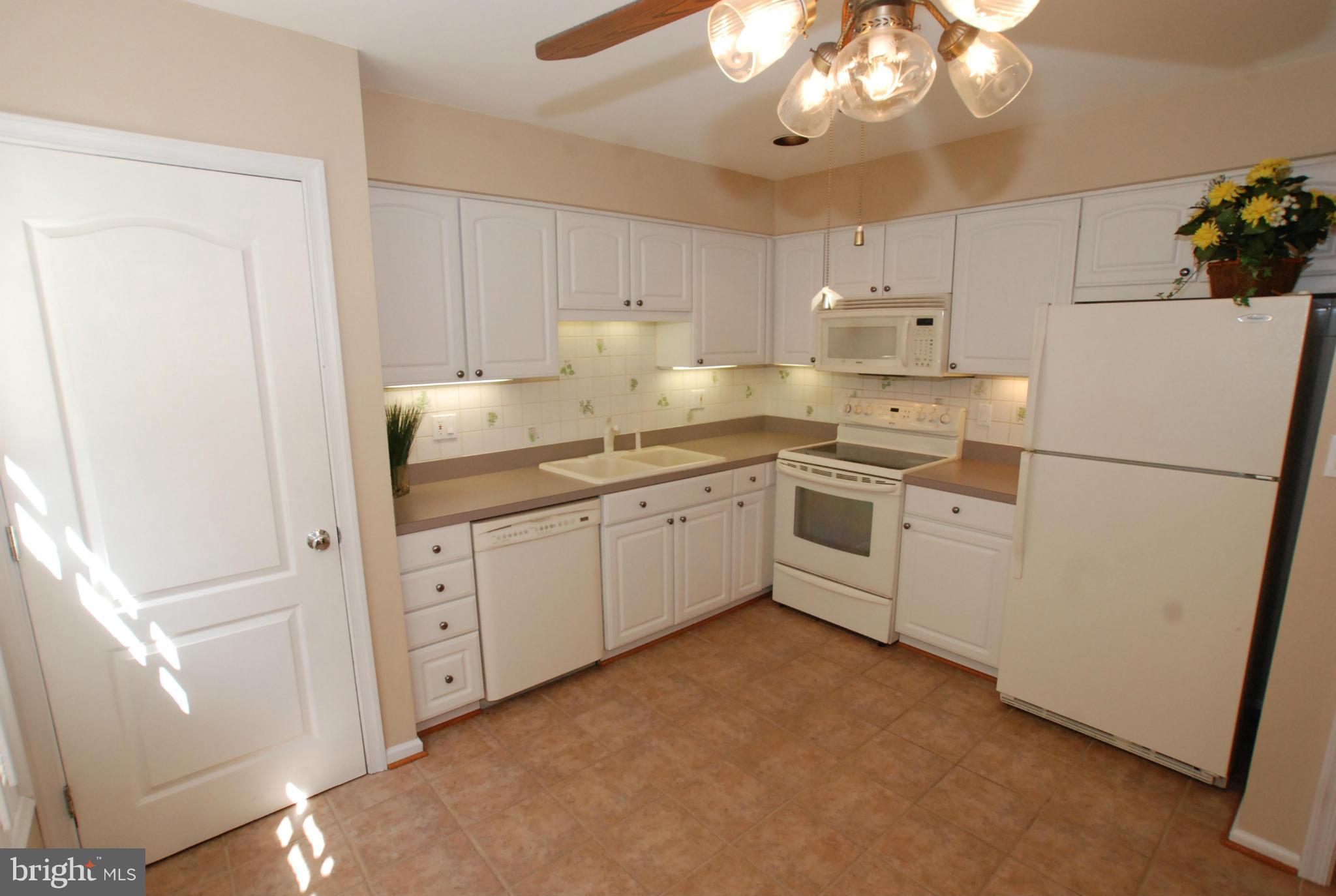 6042 Haverhill Court Springfield, VA 22152 - Photo 8 of 24 Kitchen