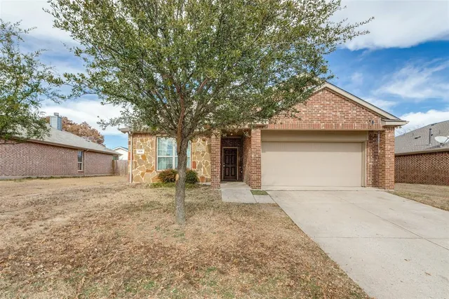 $385,000 | 506 Bryn Mawr Lane, Van Alstyne, TX 75495