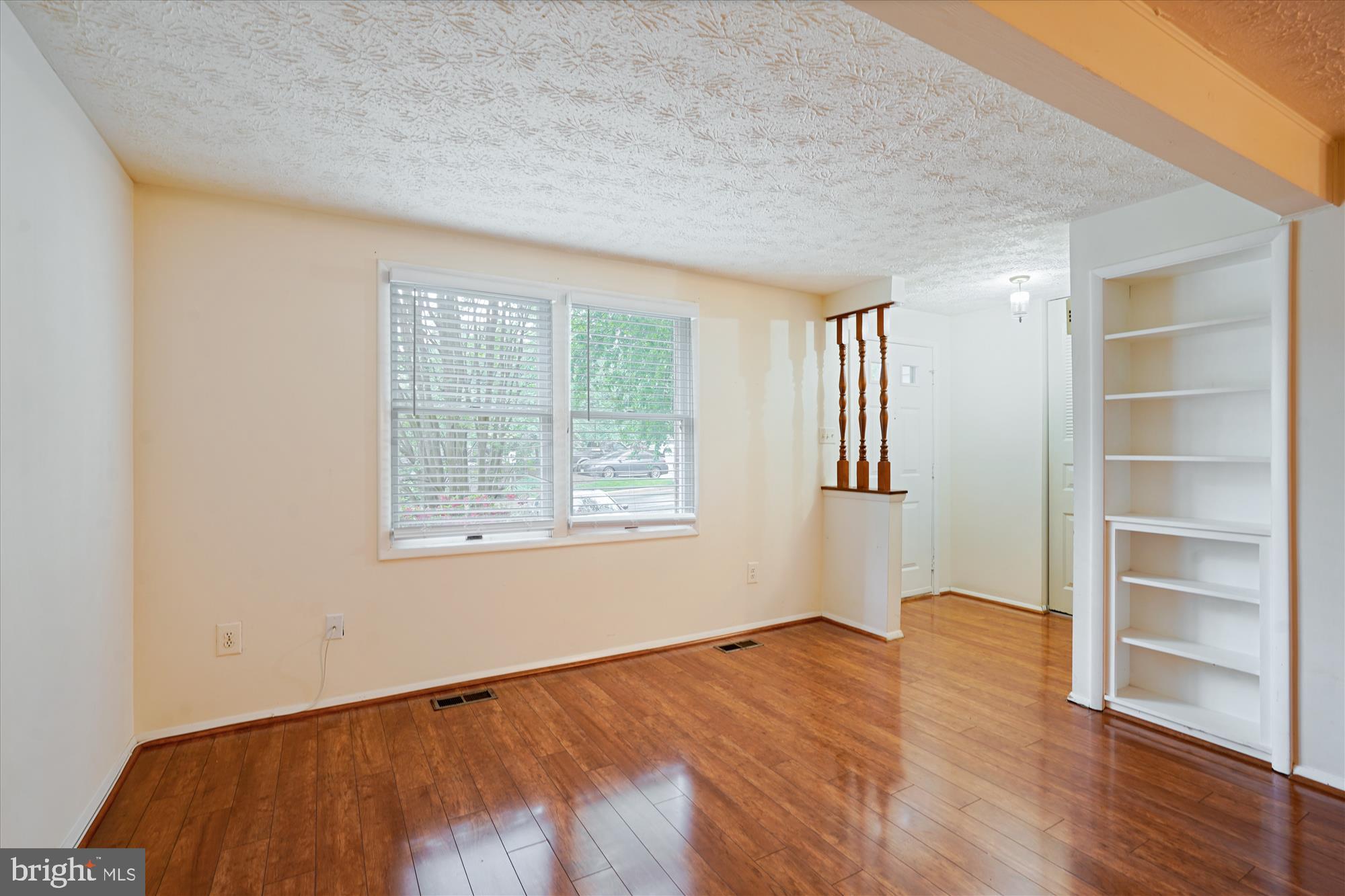 11504 Ivy Bush Court Reston, VA 20191 - Photo 12 of 30 Living Room