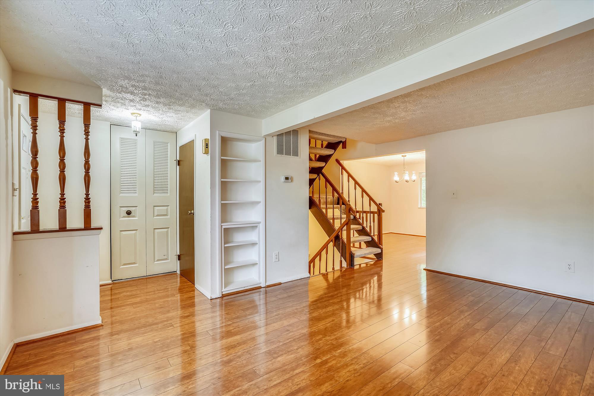 11504 Ivy Bush Court Reston, VA 20191 - Photo 13 of 30 Living Room