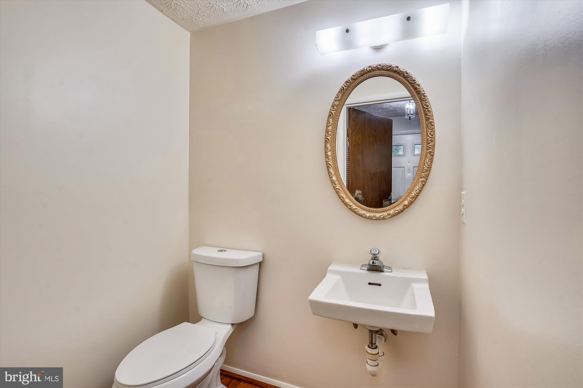 11504 Ivy Bush Court Reston, VA 20191 - Photo 15 of 30 Powder Room