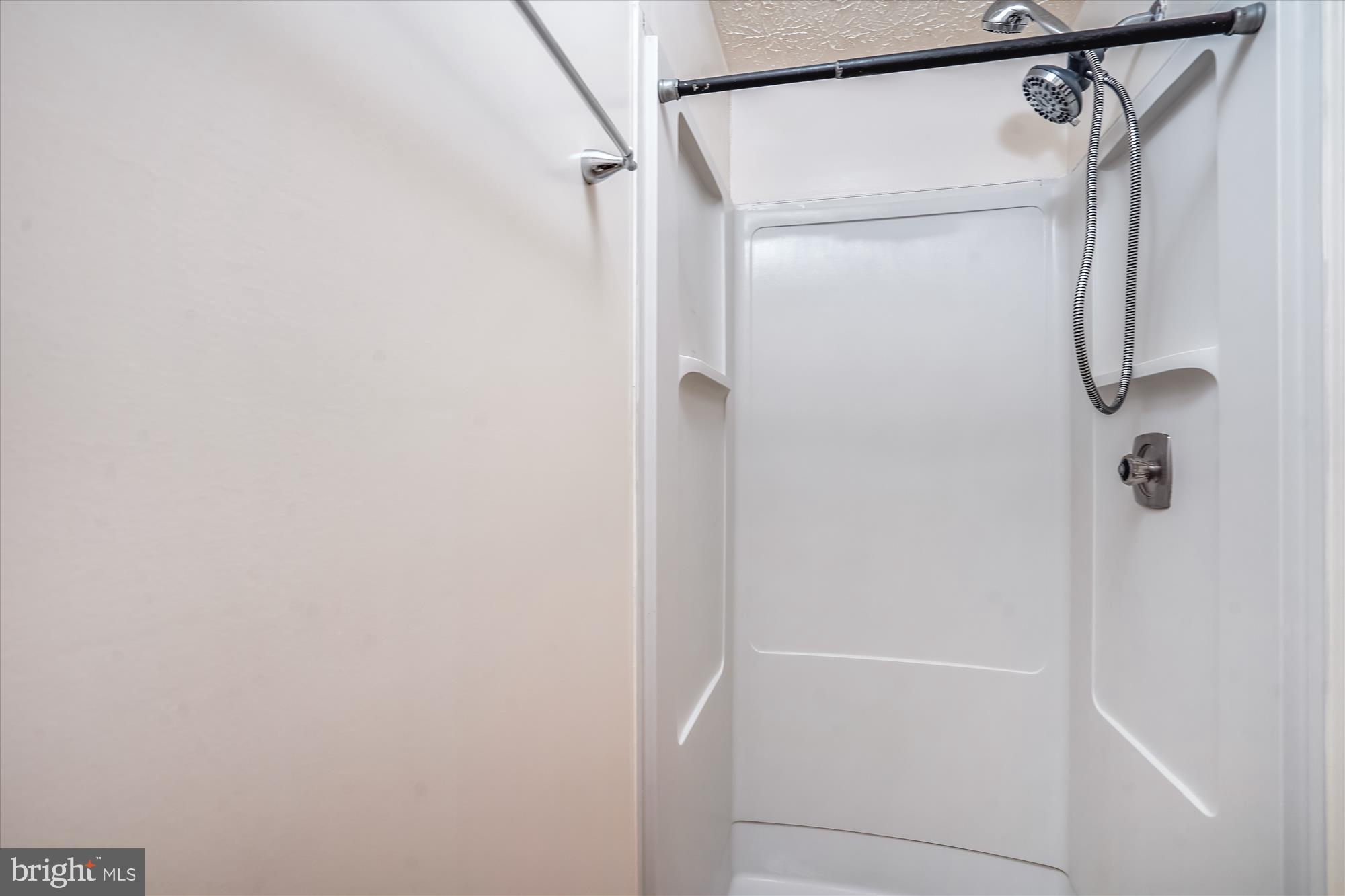 11504 Ivy Bush Court Reston, VA 20191 - Photo 20 of 30 Primary Bath