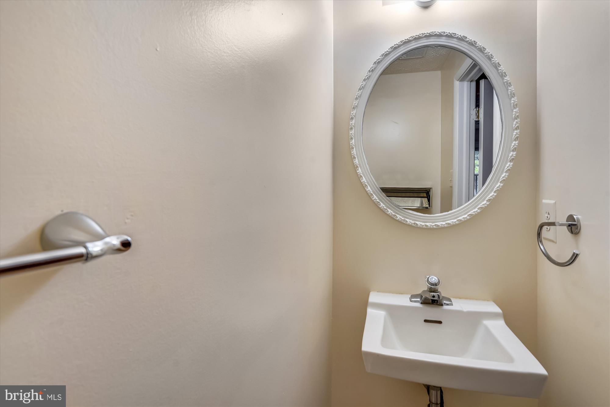11504 Ivy Bush Court Reston, VA 20191 - Photo 30 of 30 Powder Room