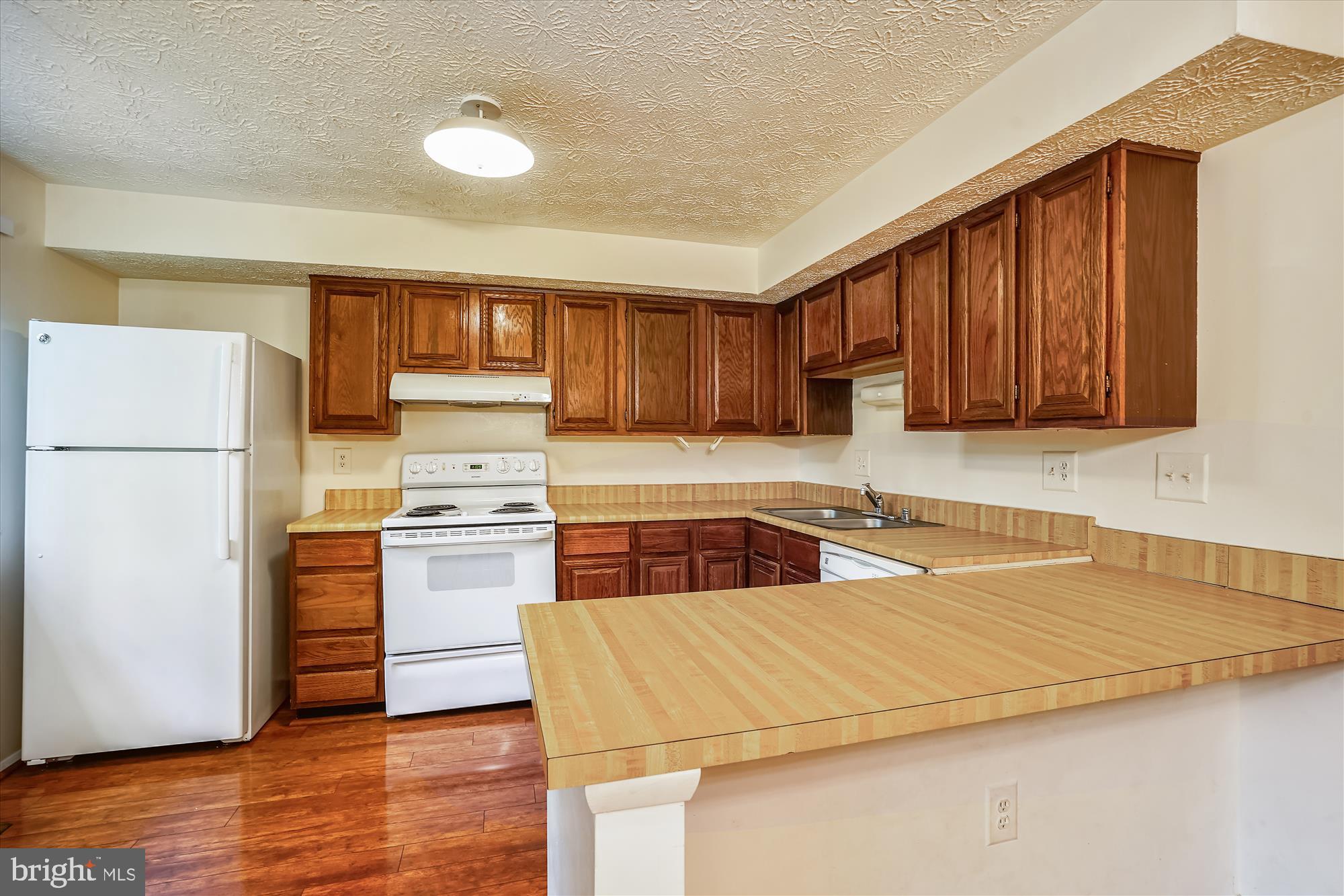 11504 Ivy Bush Court Reston, VA 20191 - Photo 3 of 30 Kitchen