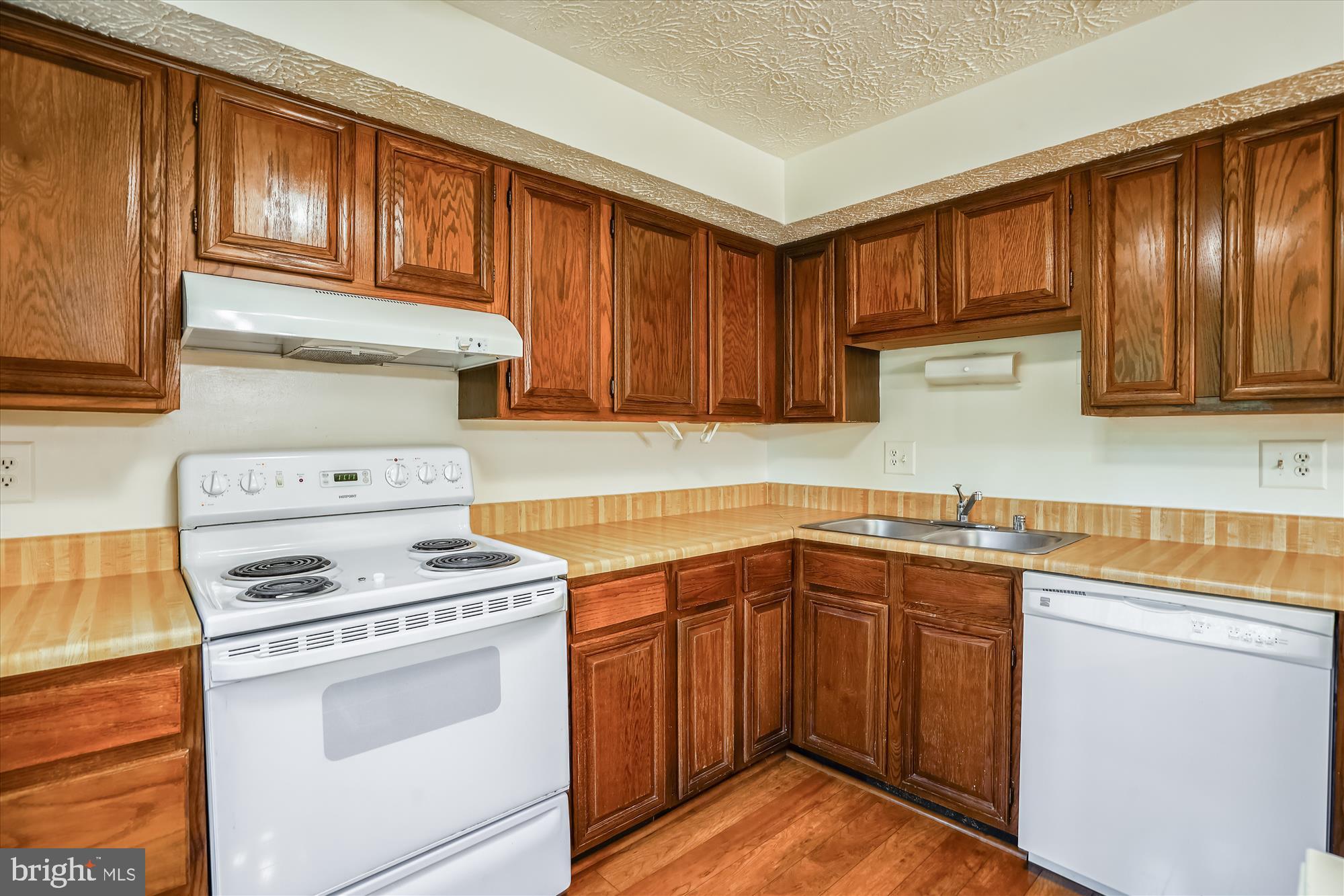 11504 Ivy Bush Court Reston, VA 20191 - Photo 5 of 30 Kitchen