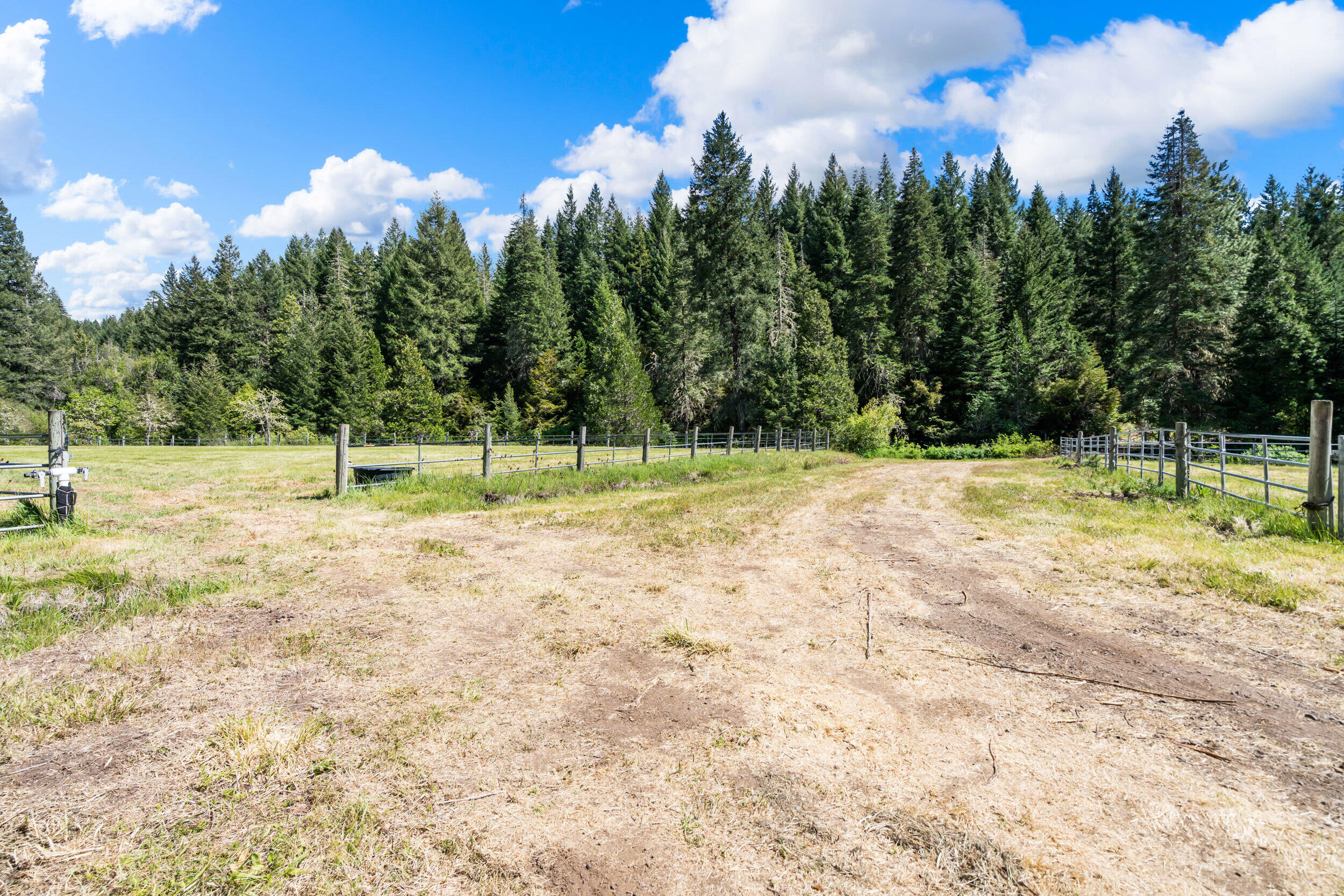 25232 Highway 140 Eagle Point, OR 97524 - Photo 32 of 51 30_25232 or-140, eagle point-29