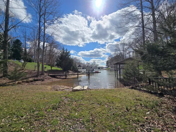 $929,000 | 300 Crawford Drive, Moneta, VA 24121