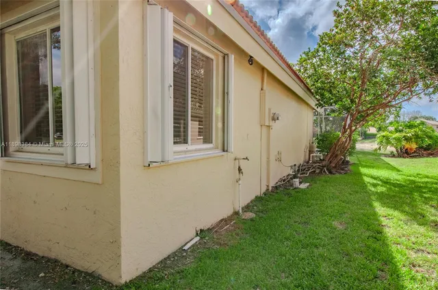 a view of a back yard of the house