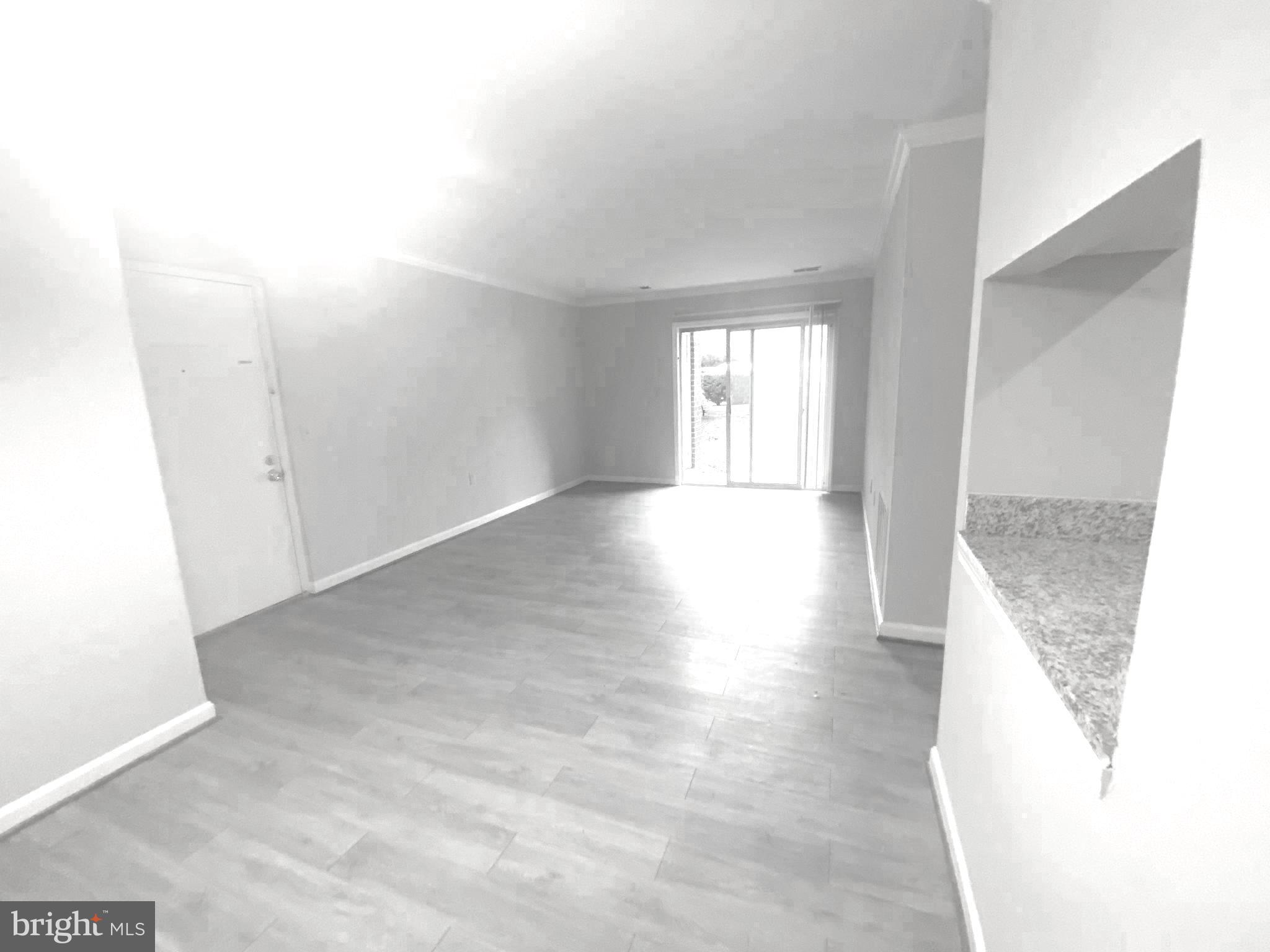 18330 Streamside Drive, Unit 101 Gaithersburg, MD 20879 - Photo 2 of 17 Living Room