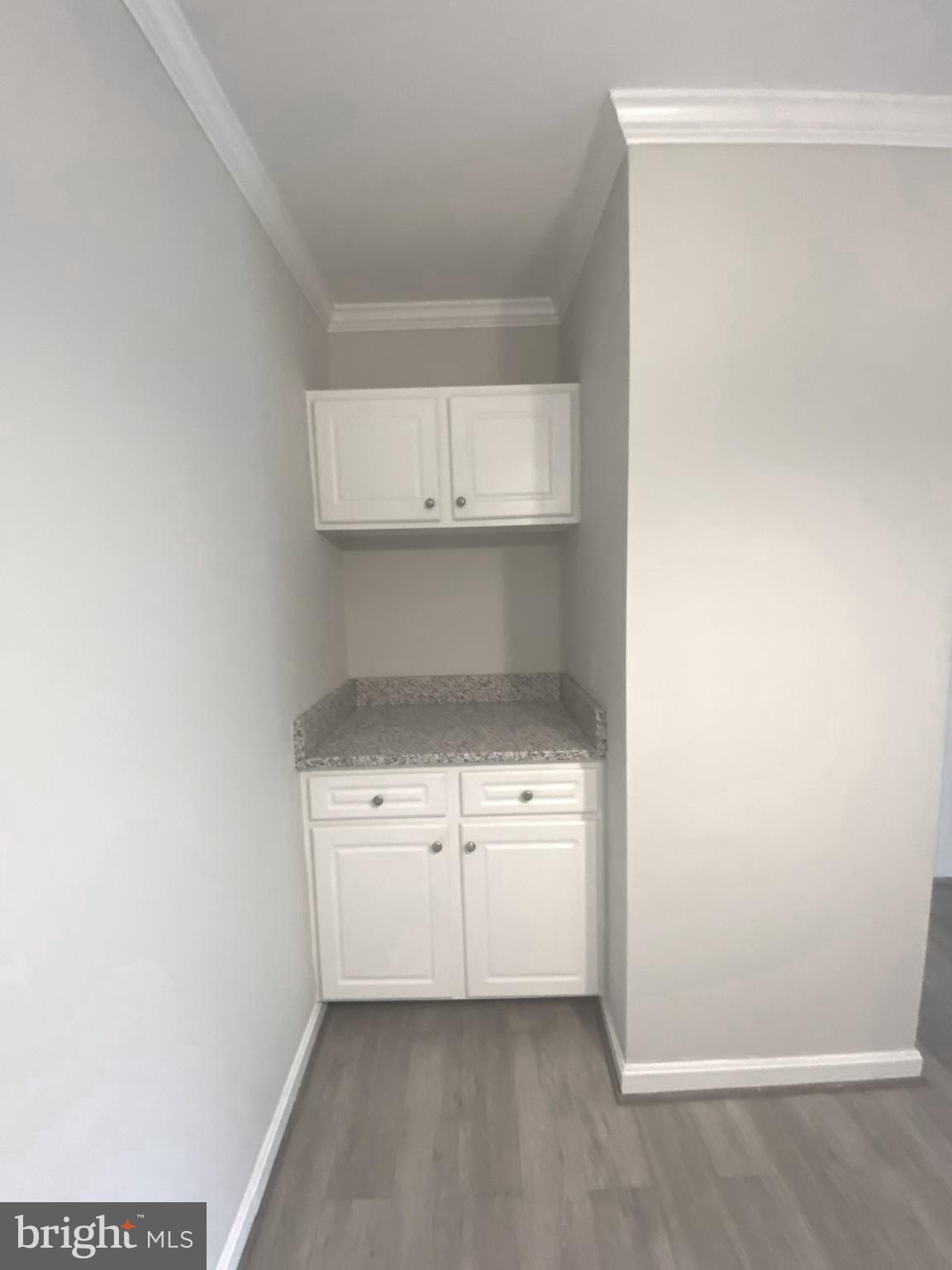 18330 Streamside Drive, Unit 101 Gaithersburg, MD 20879 - Photo 4 of 17 Dry bar in Dining