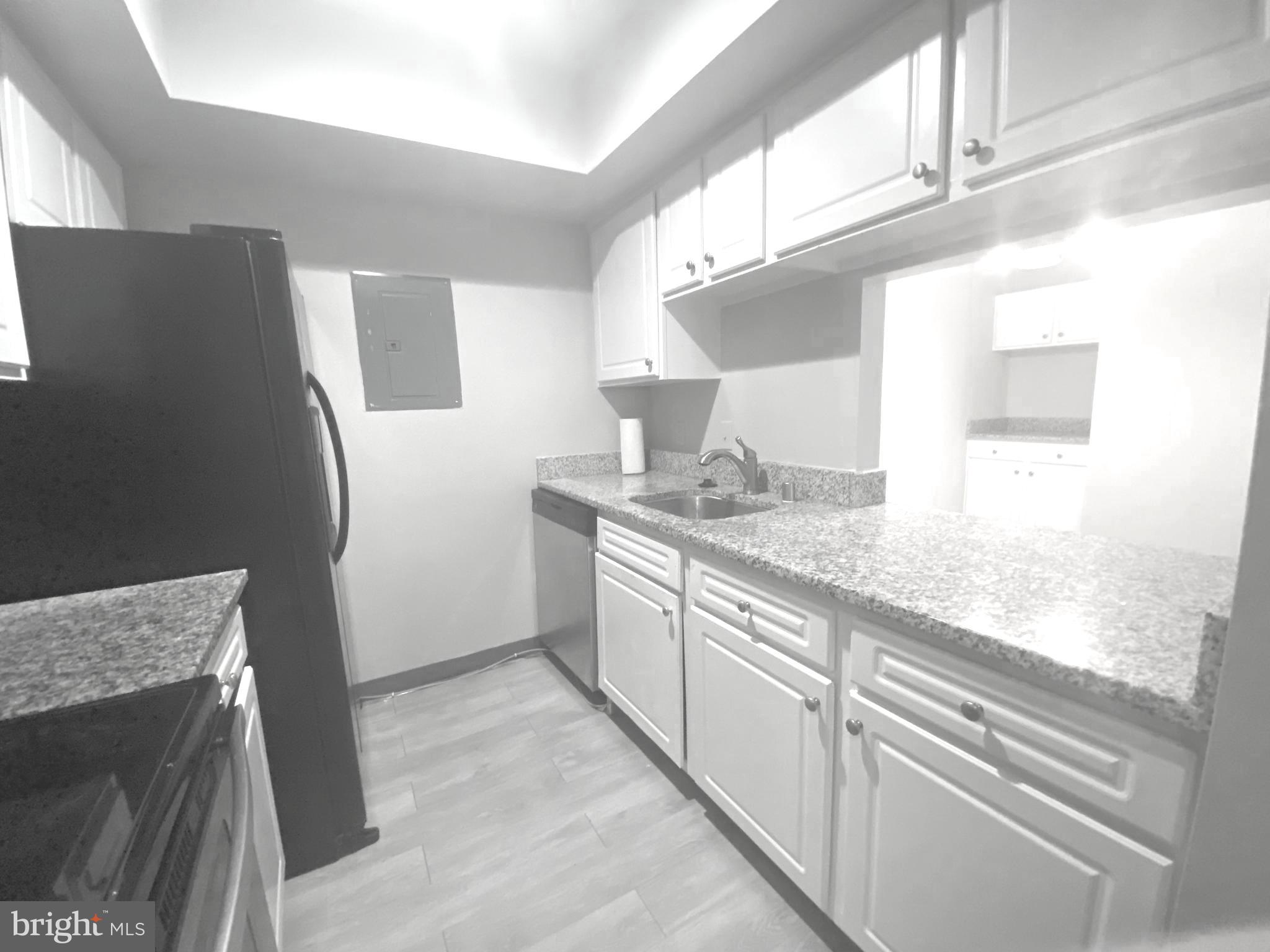 18330 Streamside Drive, Unit 101 Gaithersburg, MD 20879 - Photo 5 of 17 Kitchen with Granite