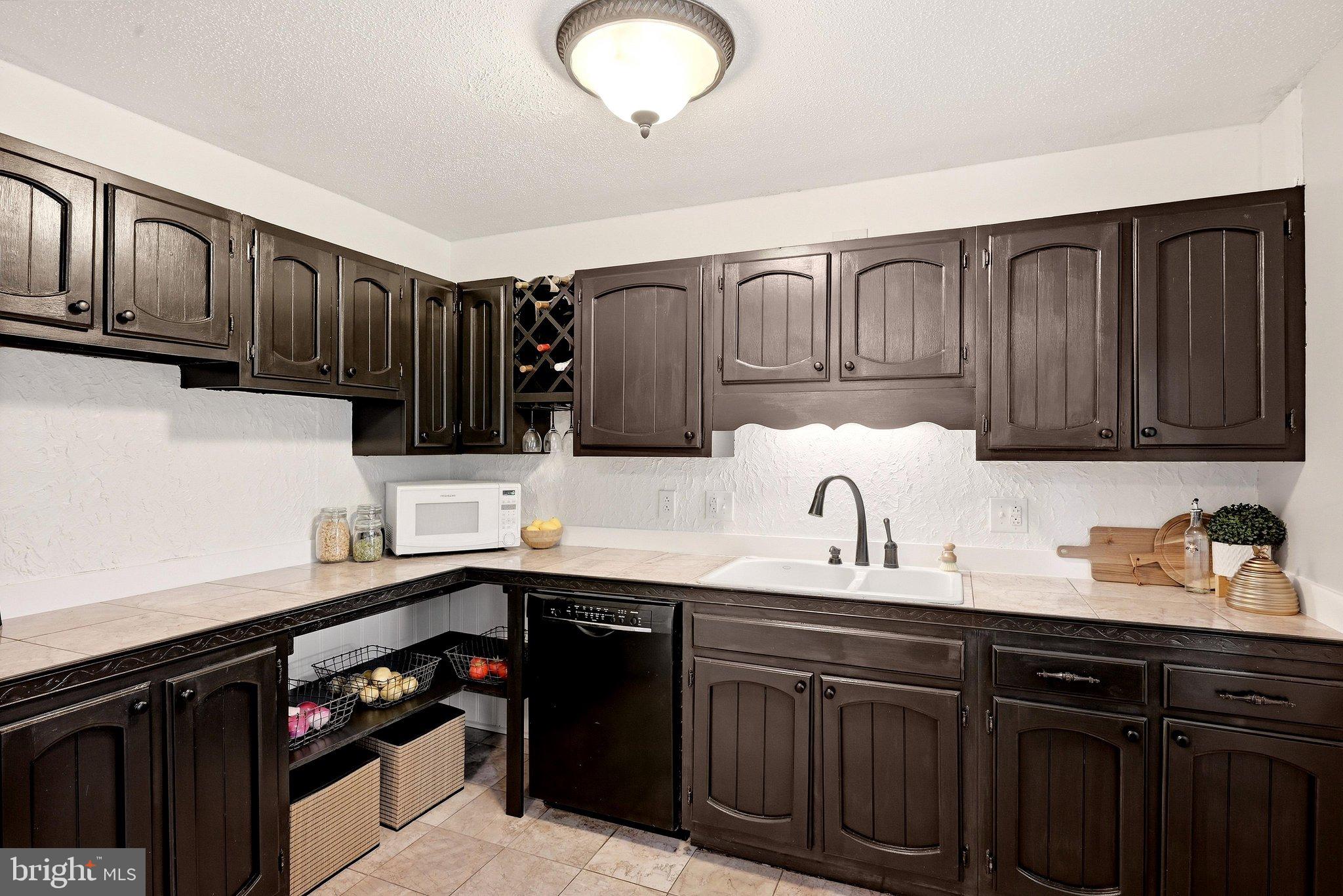 175 Pointer Way Inwood, WV 25428 - Photo 22 of 66 Wine rack and oodles of counter space!