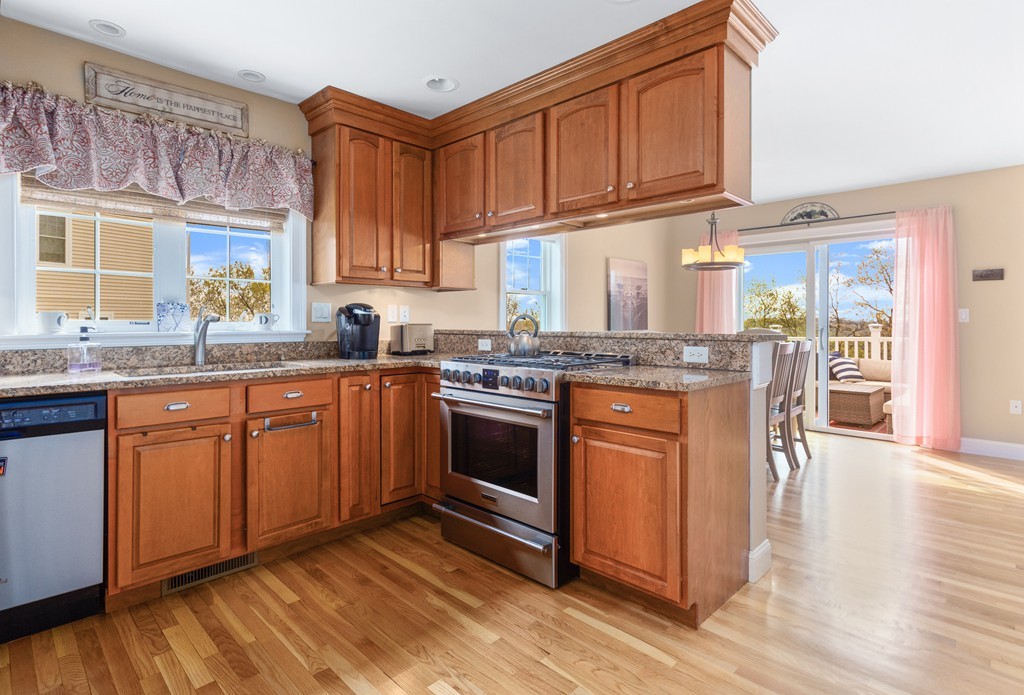29 Richardson Road, Unit 29 Burlington, MA 01803 - Photo 7 of 28 Gallery Image 7
