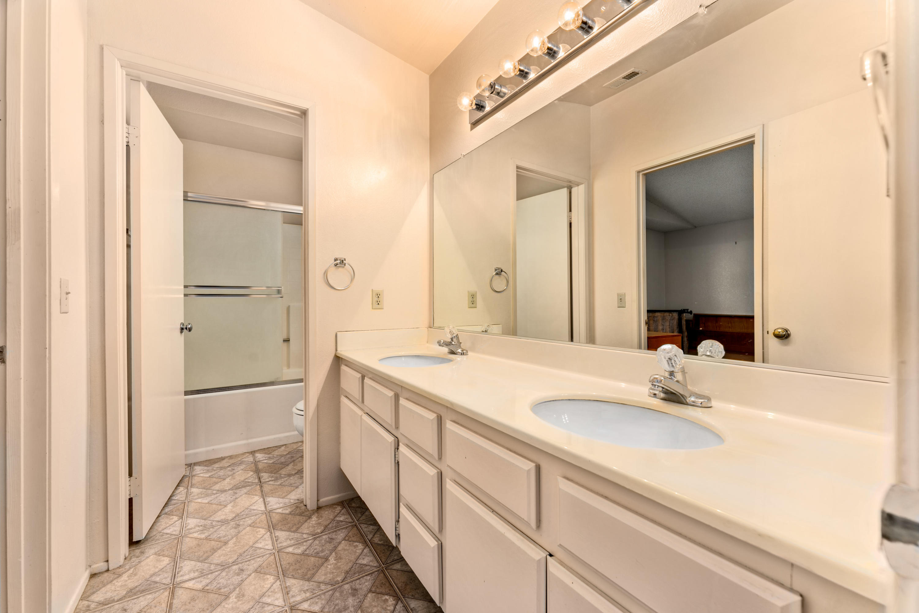 43806 Silver Bow Road Lancaster, CA 93535 - Photo 18 of 32 43806 Silver Bow Rd_-InView-Media-18