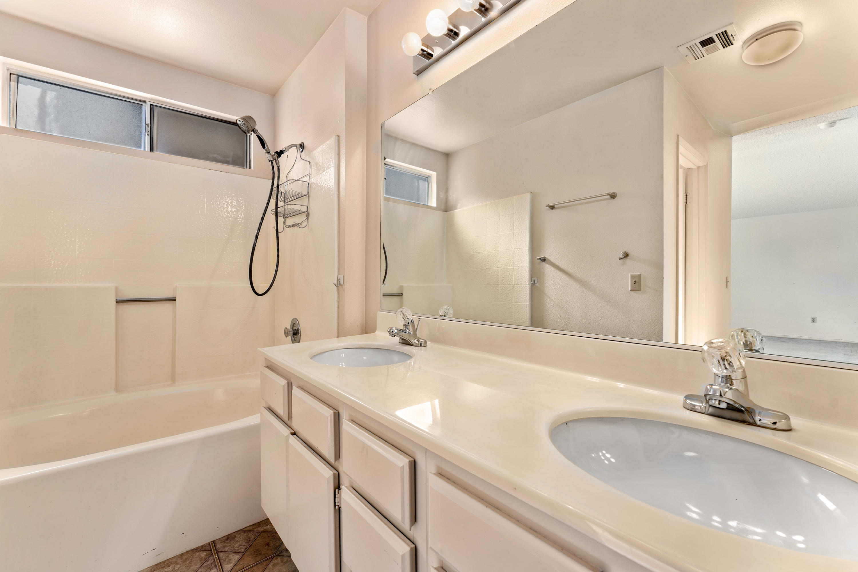 43806 Silver Bow Road Lancaster, CA 93535 - Photo 23 of 32 43806 Silver Bow Rd_-InView-Media-23