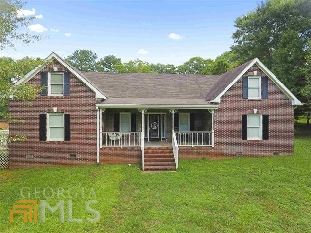 259 Spring Street Commerce, GA 30529 - Photo 1 of 1 a front view of a house with a garden