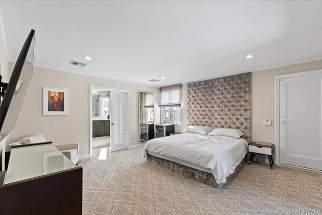 $2,850,000 | 25 Pond Park Road, Great Neck, NY 11023