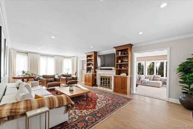 $2,850,000 | 25 Pond Park Road, Great Neck, NY 11023