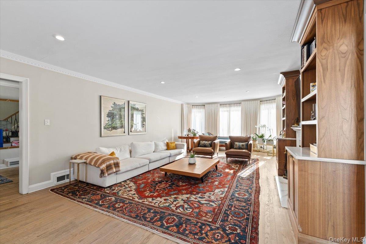 25 Pond Park Road Great Neck, NY 11023 - Photo 5 of 45 a living room with furniture
