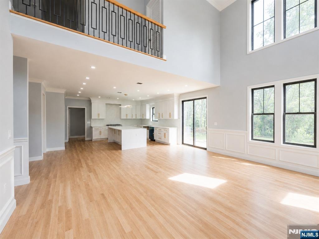 412 Gregory Road Paramus, NJ 07652 - Photo 8 of 45 Gallery Image 8