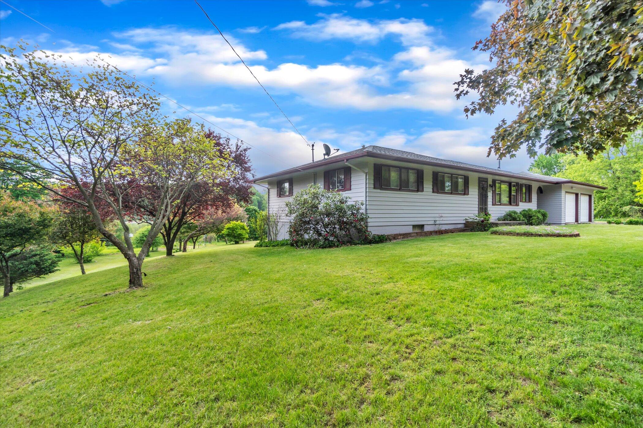 5673 Ackerson Lake Road Jackson, MI 49201 - Photo 4 of 55 04-5673-Ackerson-Lake-Rd-WindowStill-Rea