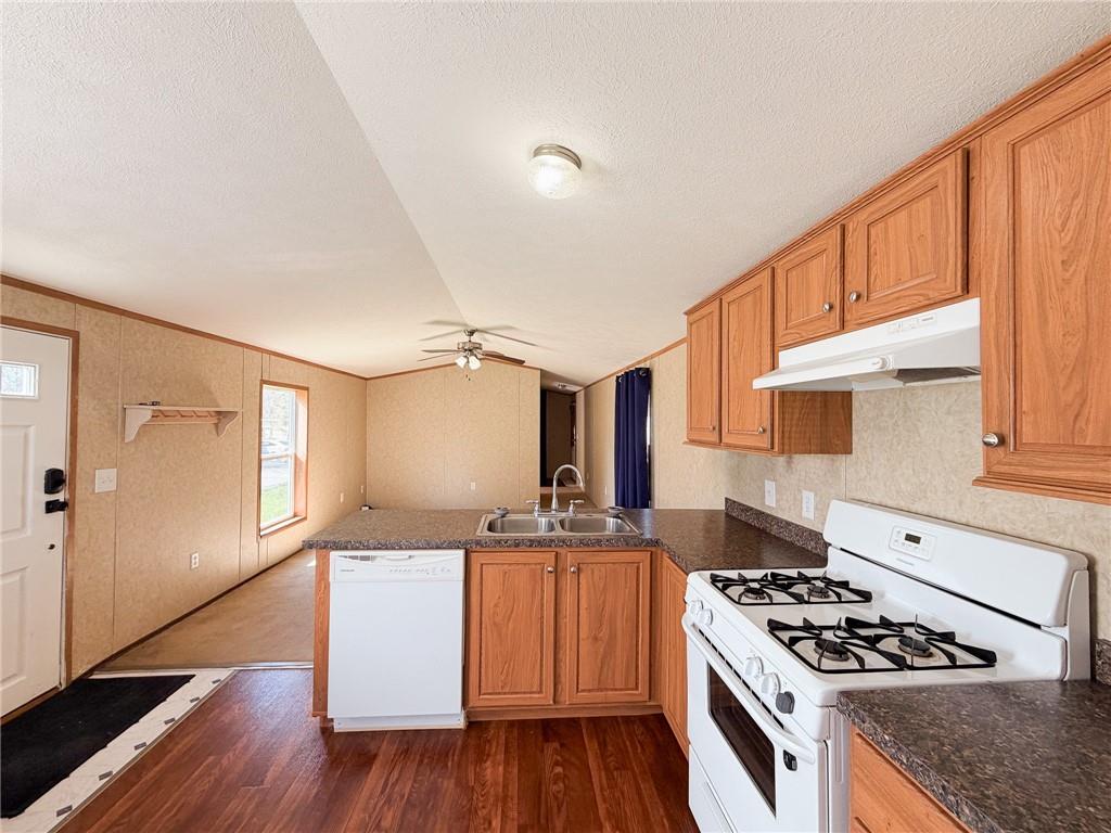 422 Magnolia Street Rochester, PA 15074 - Photo 7 of 18