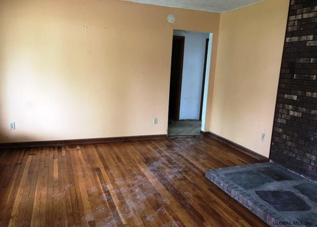 2060 Chepstow Road Rotterdam, NY 12303 - Photo 4 of 9 Photo 4