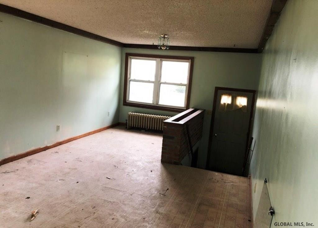 2060 Chepstow Road Rotterdam, NY 12303 - Photo 6 of 9 Photo 6