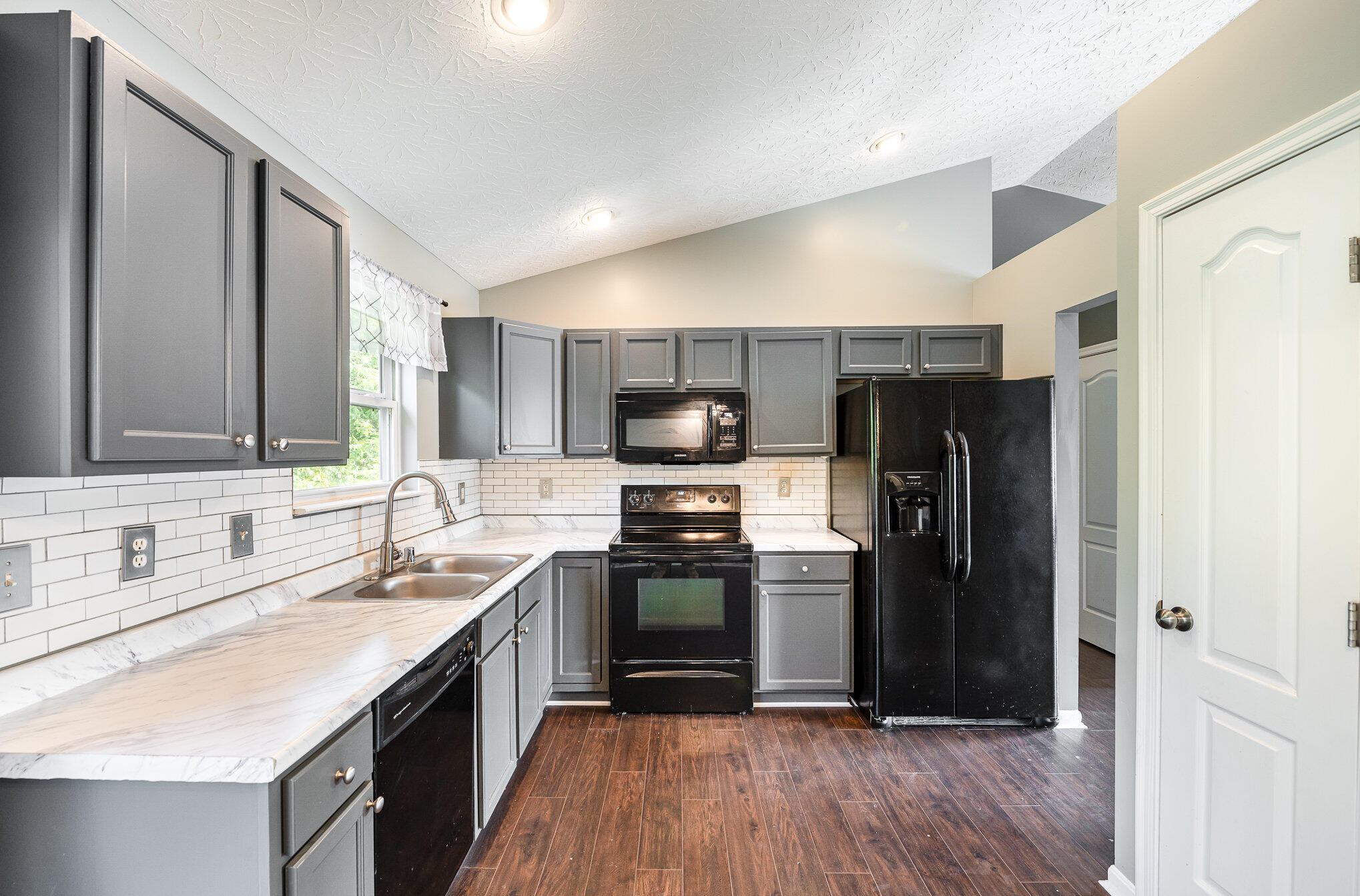 1620 Raintree Court Elsmere, KY 41018 - Photo 9 of 29 Gallery Image 9