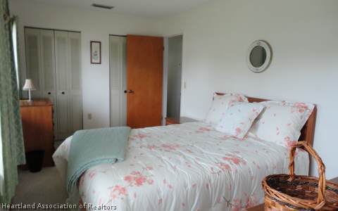 203 Longview Road Sebring, FL 33870 - Photo 9 of 12 a bedroom with a bed and a cabinets