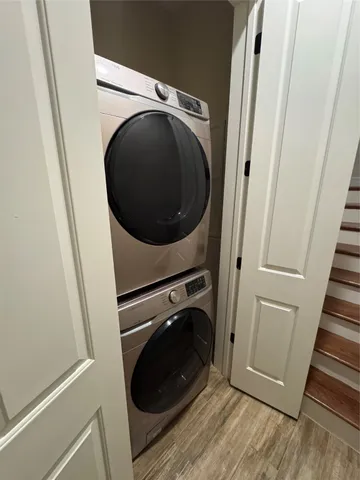 a close up view of a washer and dryer